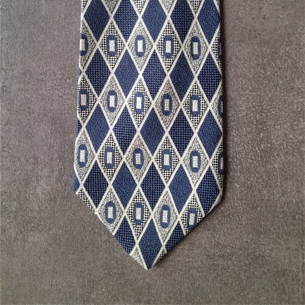 Tie. 100% Silk.